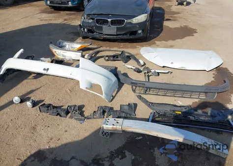 2015 Toyota Highlander Limited V6 z USA, uszkodzony, nr VIN 5TDYKRFH2FS077618